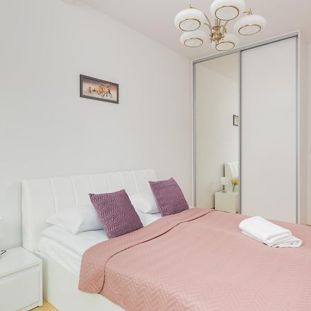 Dzielna Apartment Warsaw Wola By Noclegi Renters Luaran gambar