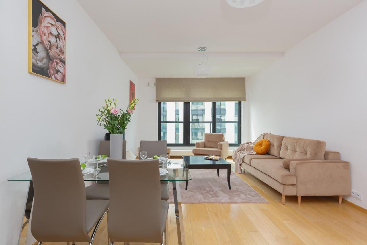 Dzielna Apartment Warsaw Wola By Noclegi Renters Luaran gambar