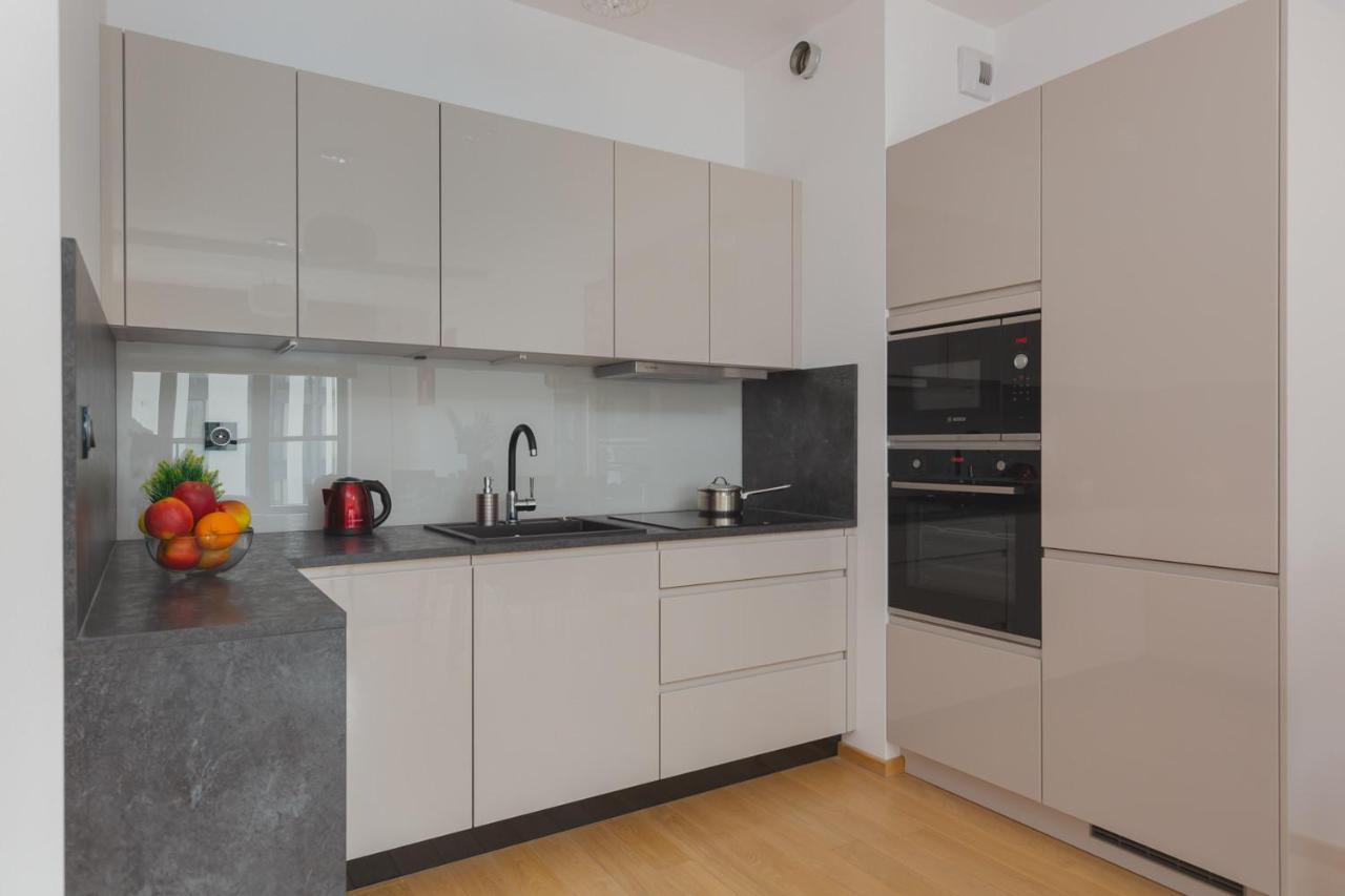 Dzielna Apartment Warsaw Wola By Noclegi Renters Luaran gambar